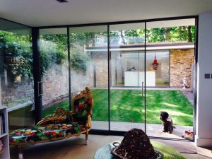 فاکتورهای مهم در خرید شیشه بالکن